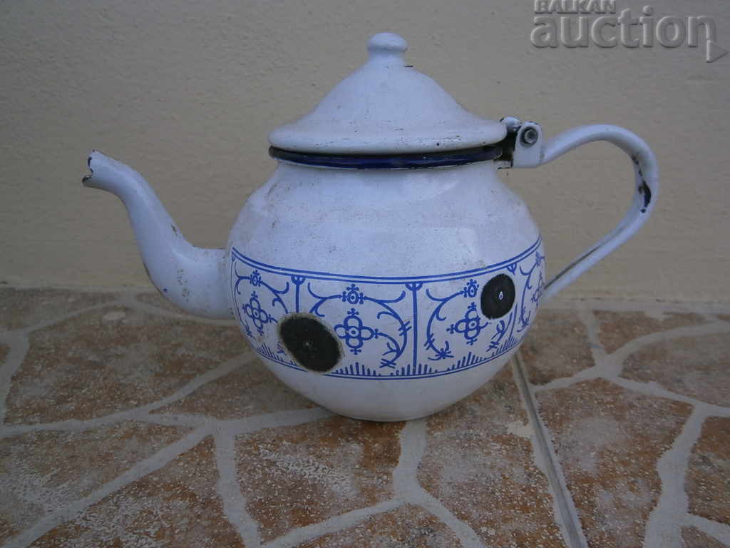Delivery of a small enamel teapot Delivery of a small enamel teapot