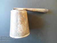 Стар бояджийски инструмент