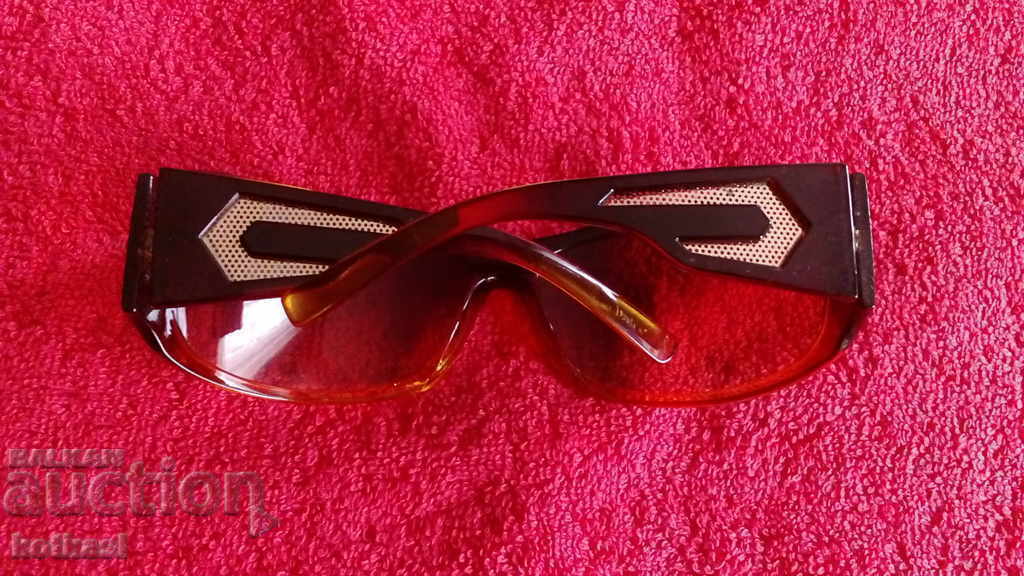 Sunglasses with price 10.50 BGN | € 5.37 Sunglasses with price 10.50 BGN | € 5.37