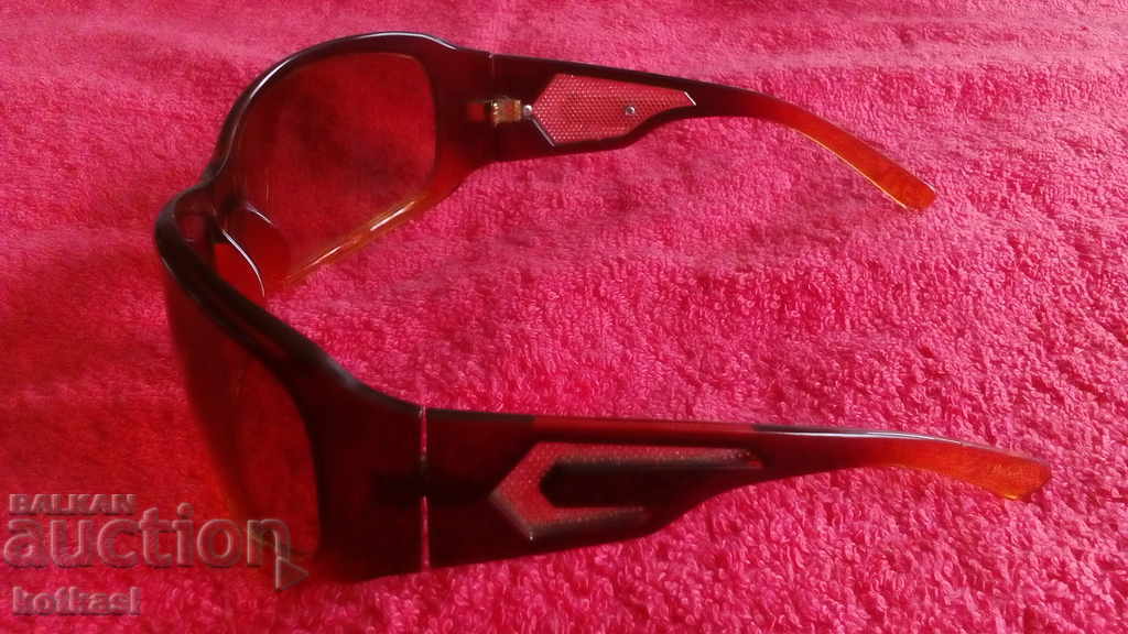 Delivery of Sunglasses Delivery of Sunglasses