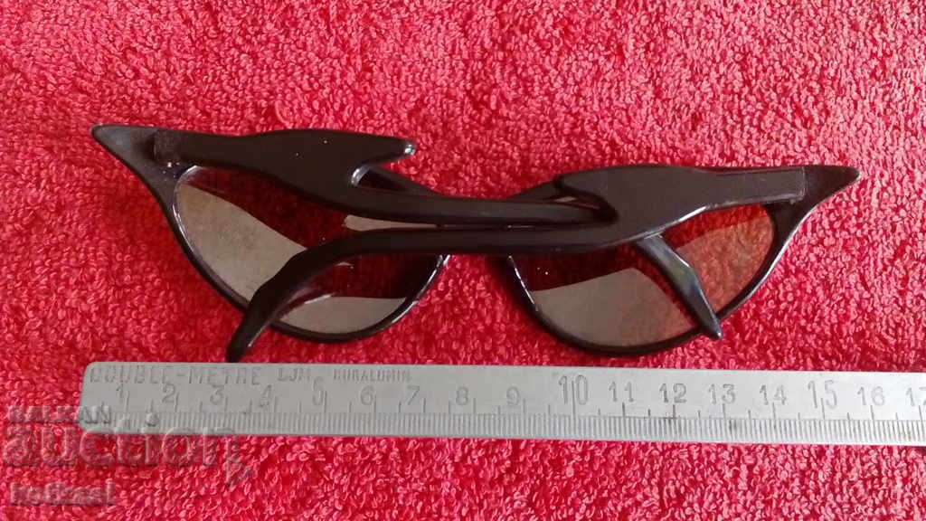 Delivery of Sunglasses