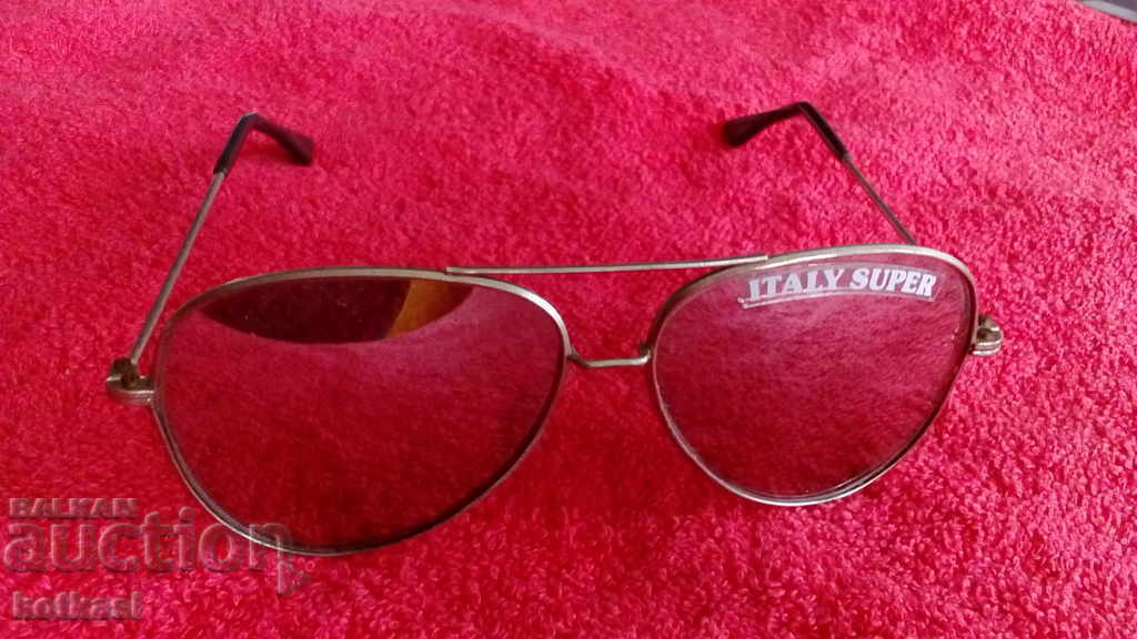 Слънчеви очила метални огледални стъкла Италия с цена 85.50 лв. | € 43.72 Слънчеви очила метални огледални стъкла Италия с цена 85.50 лв. | € 43.72