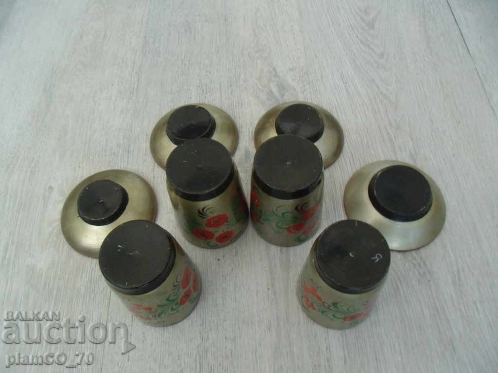 Auction № * 5273 4 pieces of old wooden cups with coasters / plates Auction № * 5273 4 pieces of old wooden cups with coasters / plates