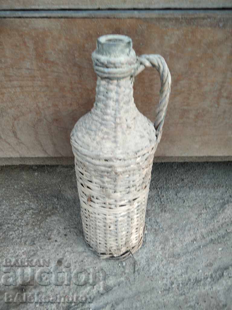 Delivery of An old knit bottle Delivery of An old knit bottle