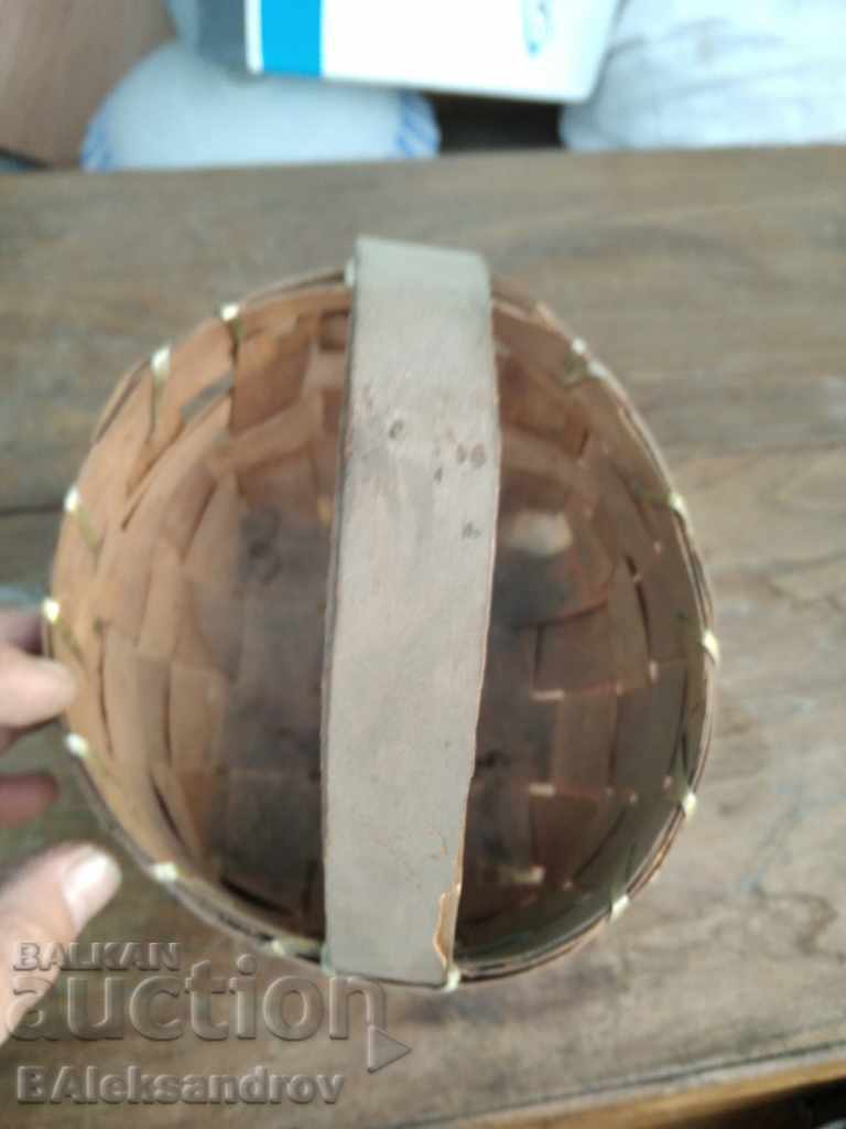 A small basket with price 2.50 BGN | € 1.28