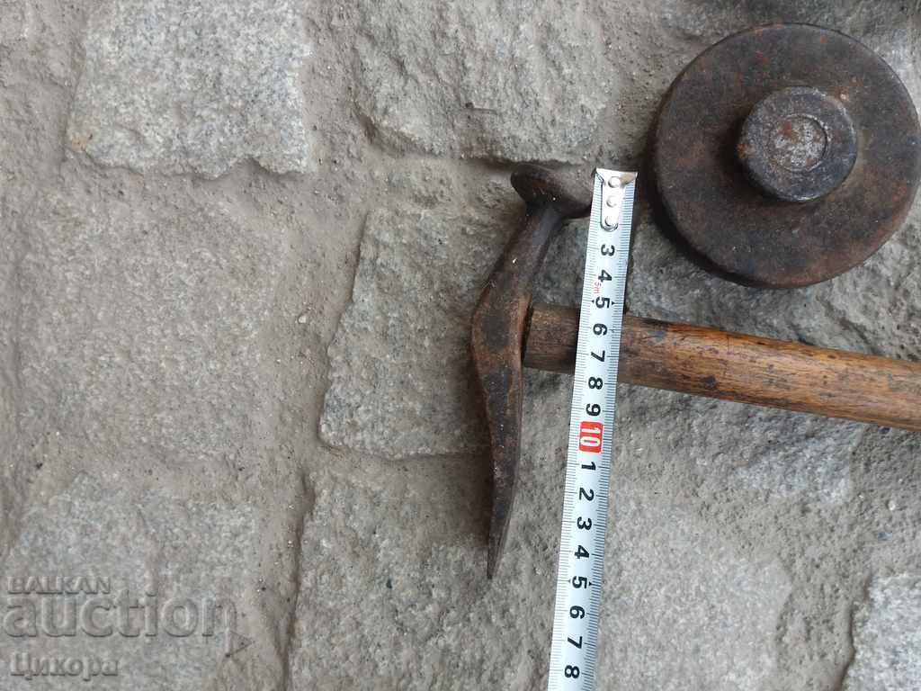 Delivery of OLD HAMMER WITH ANCHOR Delivery of OLD HAMMER WITH ANCHOR