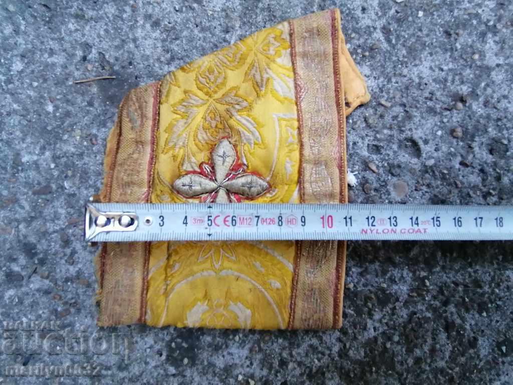 Delivery of Priest's robes cuffs with tinsel cross orar Delivery of Priest's robes cuffs with tinsel cross orar