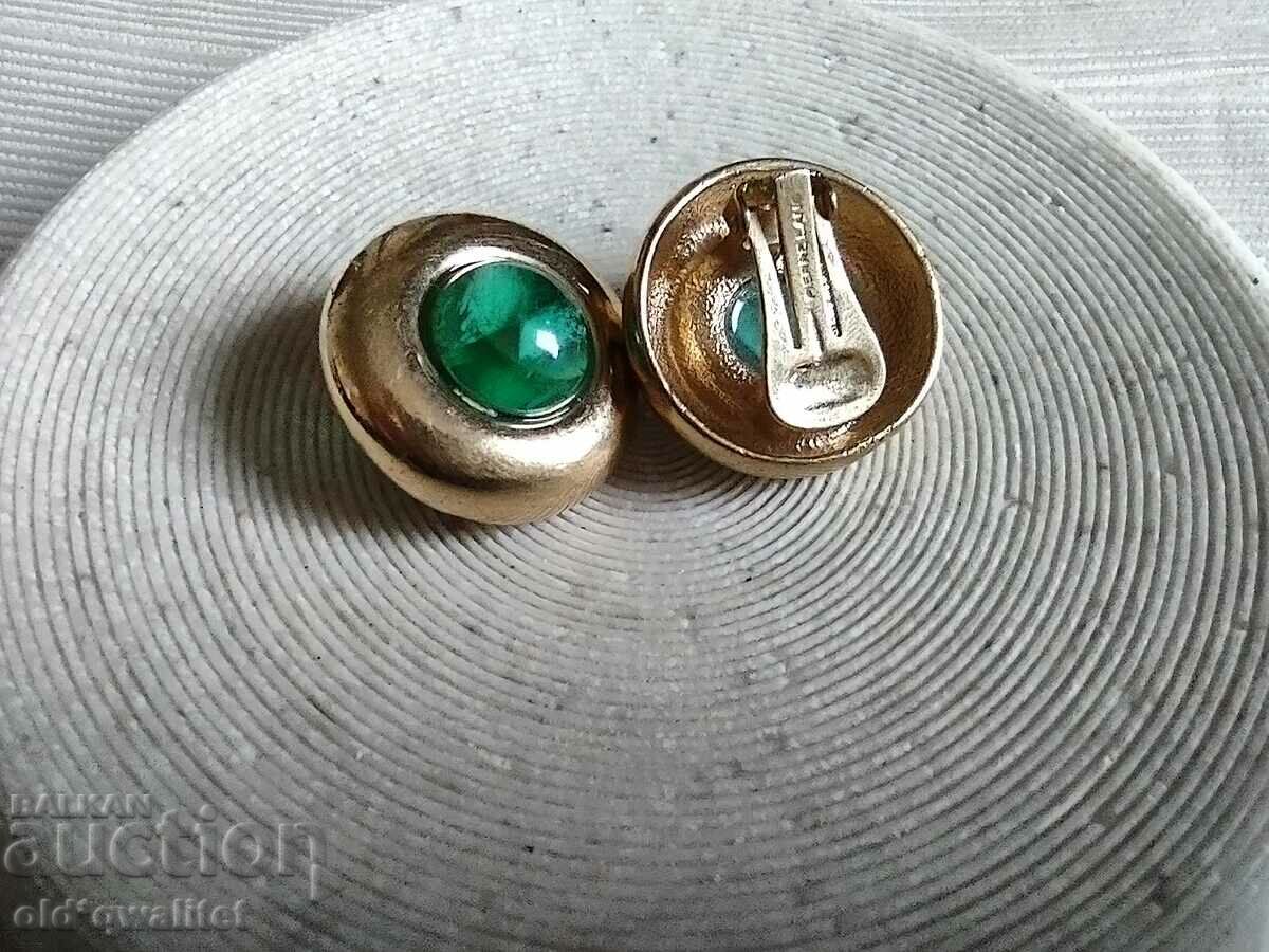 Licitație Cercei atrăgători de designer, placare cu aur și accent verde Licitație Cercei atrăgători de designer, placare cu aur și accent verde