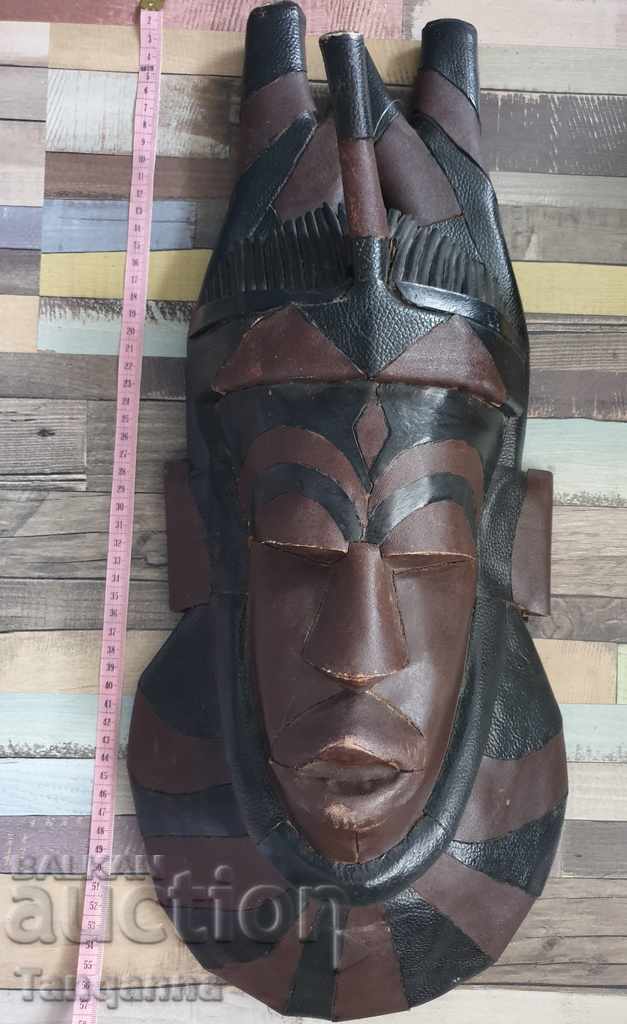 Delivery of African leather mask Delivery of African leather mask