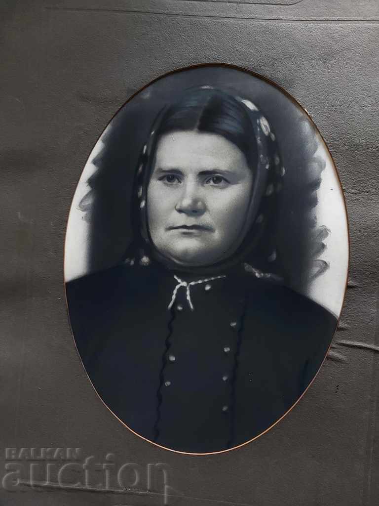 OLD RETUCHED PHOTO PORTRAIT PHOTO CARDBOARD with price 25.00 BGN | € 12.78 OLD RETUCHED PHOTO PORTRAIT PHOTO CARDBOARD with price 25.00 BGN | € 12.78