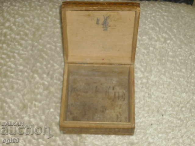 Δημοπρασία Πυρογραφημένο κουτί με νομίσματα 2 Δημοπρασία Πυρογραφημένο κουτί με νομίσματα 2