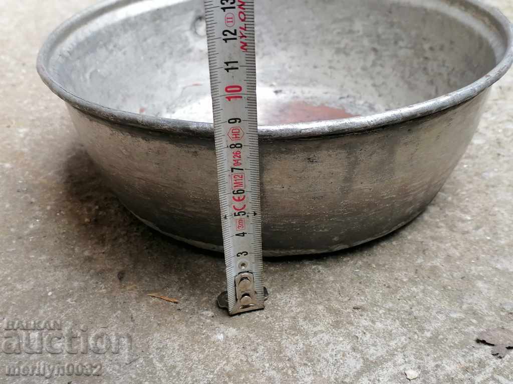 An old copper pan, a baker, a tray, a copper pot - 5 An old copper pan, a baker, a tray, a copper pot - 5