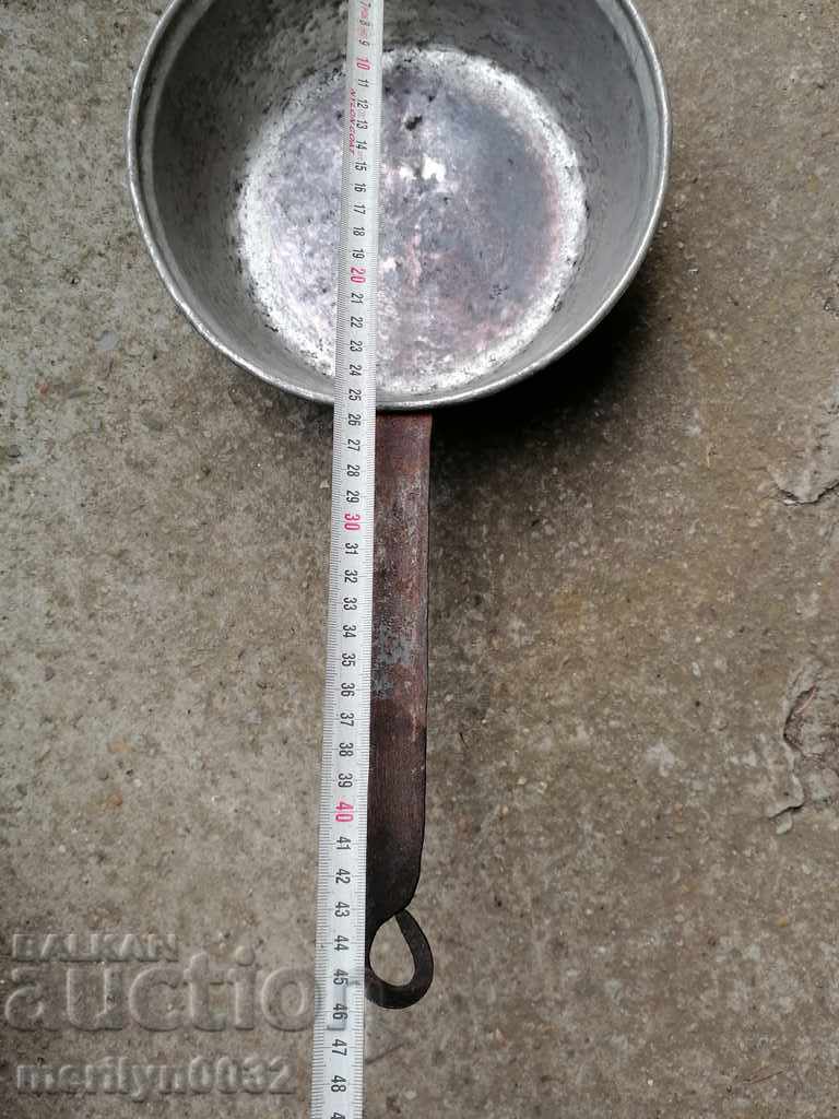 An old copper pan, a baker, a tray, a copper pot - 6 An old copper pan, a baker, a tray, a copper pot - 6