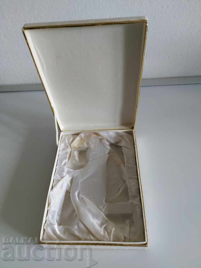 Delivery of SOC BOX ALEN MAK GIFT KIT EMPTY Delivery of SOC BOX ALEN MAK GIFT KIT EMPTY