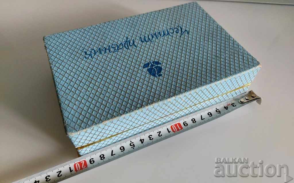 Auction  SOC BOX AROMA GIFT KIT EMPTY