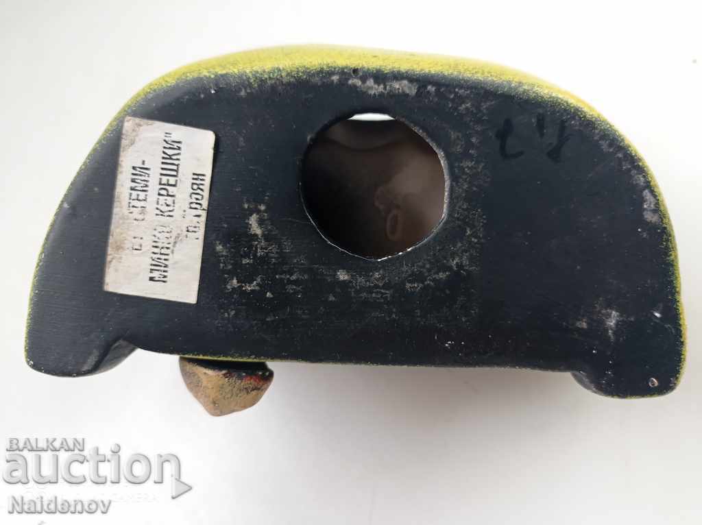 Auction  A monkey's piggy bank lay Trojan pottery