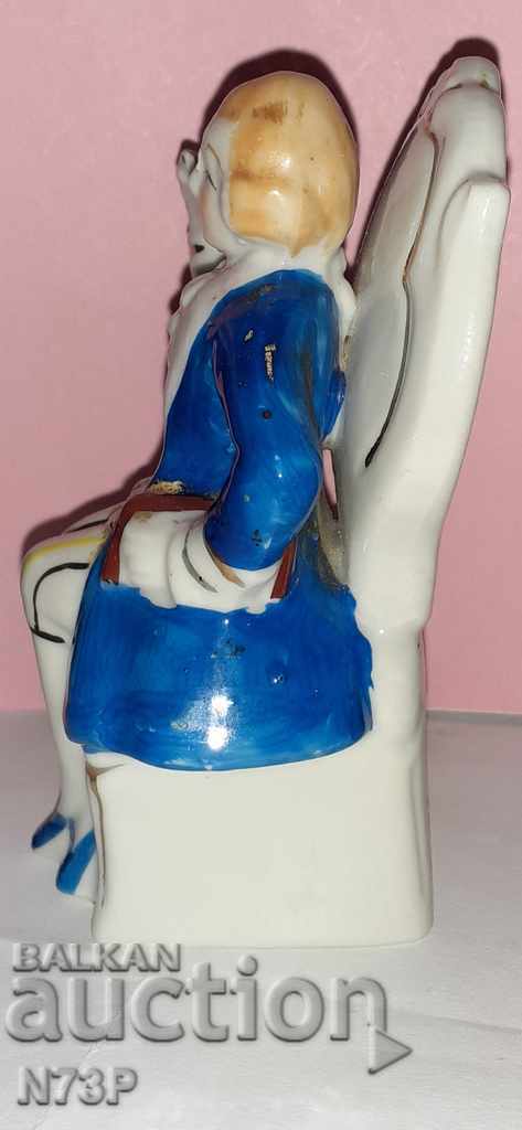 Delivery of OLD PORCELAIN FIGURE. HAND-PAINTED. Delivery of OLD PORCELAIN FIGURE. HAND-PAINTED.