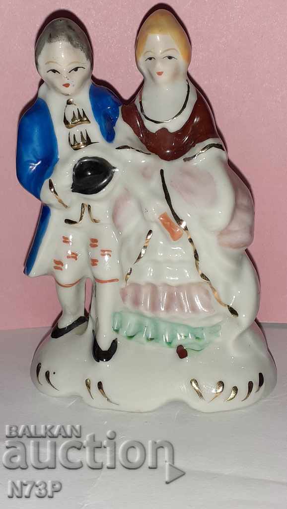 OLD PORCELAIN FIGURE. HAND-PAINTED.