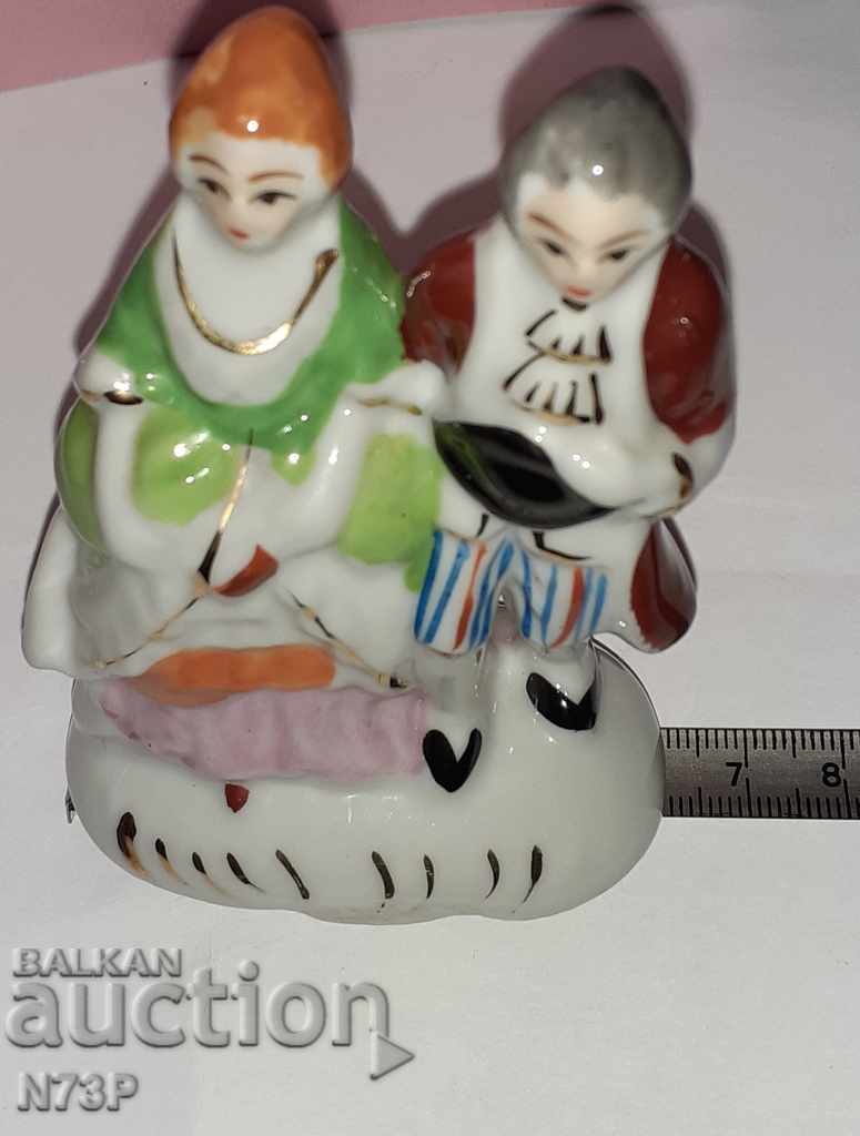 OLD PORCELAIN FIGURE. HAND-PAINTED. - 6 OLD PORCELAIN FIGURE. HAND-PAINTED. - 6