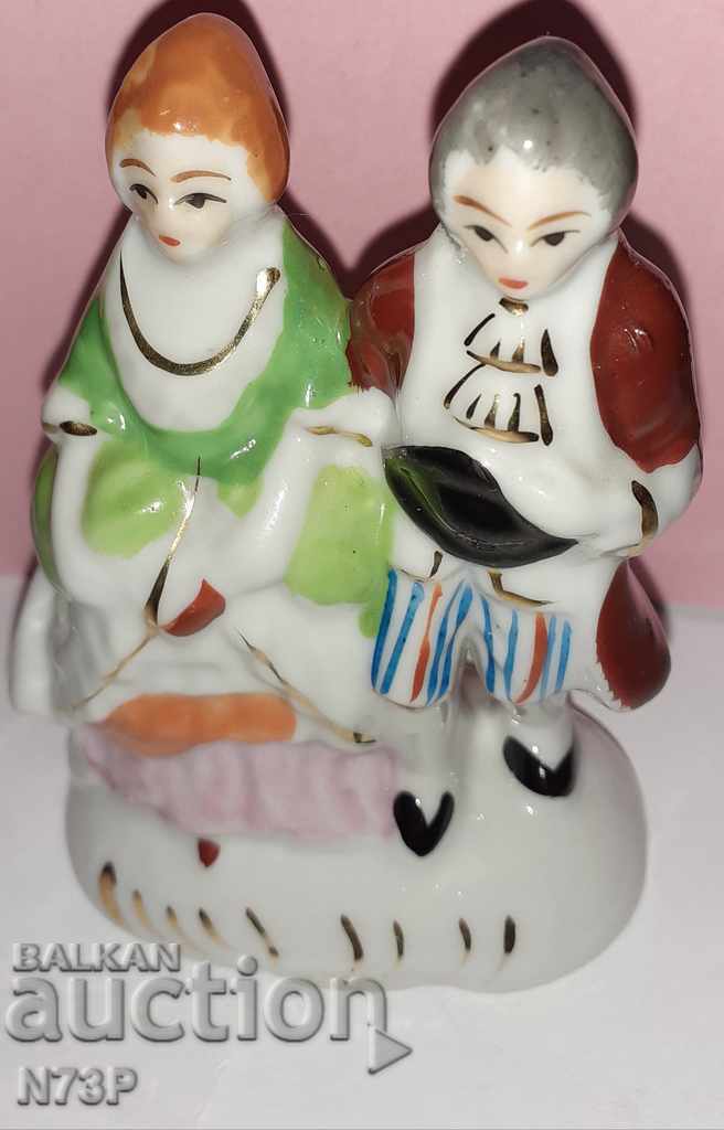 OLD PORCELAIN FIGURE. HAND-PAINTED. - 7 OLD PORCELAIN FIGURE. HAND-PAINTED. - 7