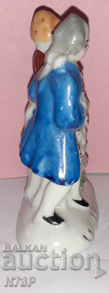 Delivery of OLD PORCELAIN FIGURE. HAND-PAINTED. Delivery of OLD PORCELAIN FIGURE. HAND-PAINTED.