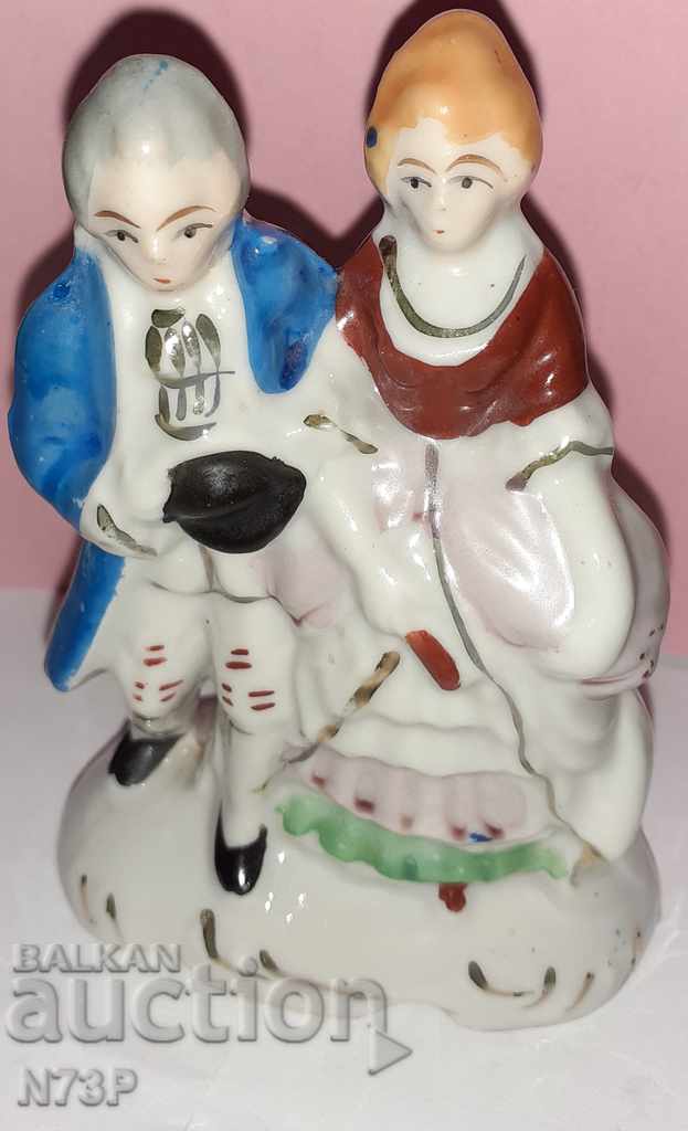 OLD PORCELAIN FIGURE. HAND-PAINTED. - 7 OLD PORCELAIN FIGURE. HAND-PAINTED. - 7