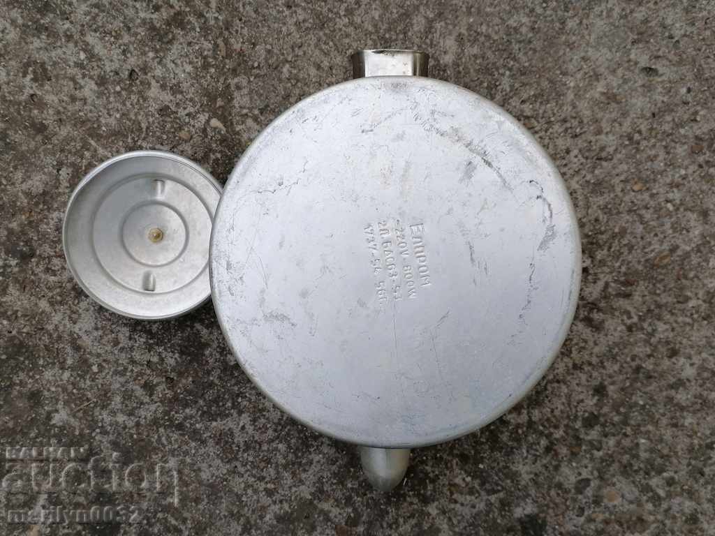 Παράδοση Ηλεκτρικός βραστήρας χωρίς καλώδιο από το 1956 Παράδοση Ηλεκτρικός βραστήρας χωρίς καλώδιο από το 1956