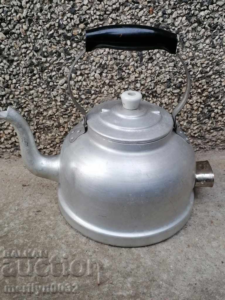 Електрически чайник без кабел от 1956 година