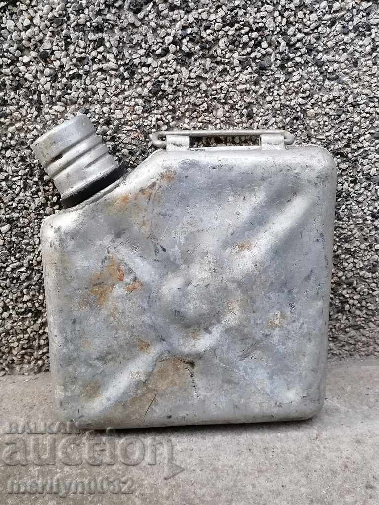 Tub rusesc 3 litri de combustibil din aluminiu anilor 70 URSS cu preț € 21.41 | 41.87 BGN