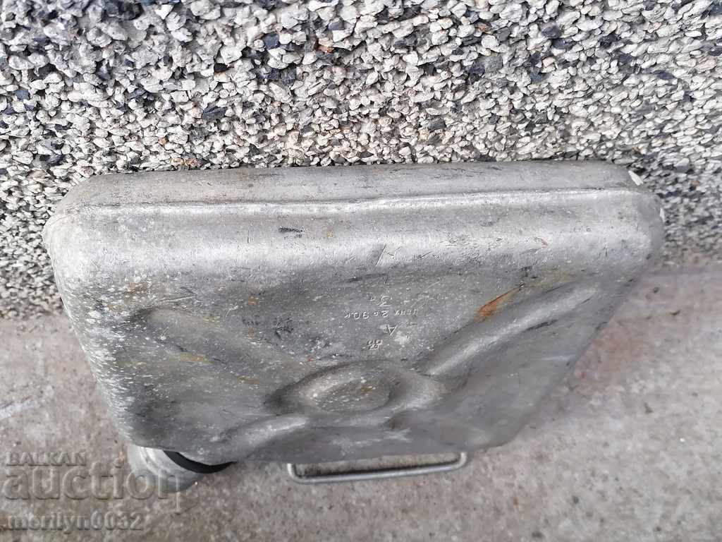 Delivery of Russian tube 3 liters of fuel 70's aluminum USSR Delivery of Russian tube 3 liters of fuel 70's aluminum USSR