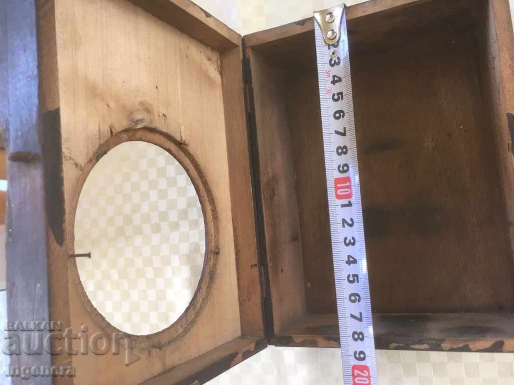 Παράδοση ΚΟΥΤΙ ΡΟΛΟΓΙΟΥ ΜΕ ΧΡΩΜΑΤΙΣΤΟ ΣΚΑΛΙΣΤΟ ΞΥΛΟ ΠΑΛΑΙΩΜΕΝΗΣ ΤΕΧΝΟΤΡΟΠΙΑΣ