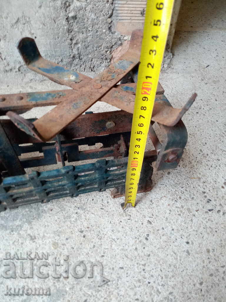 Auction  Old weight scales