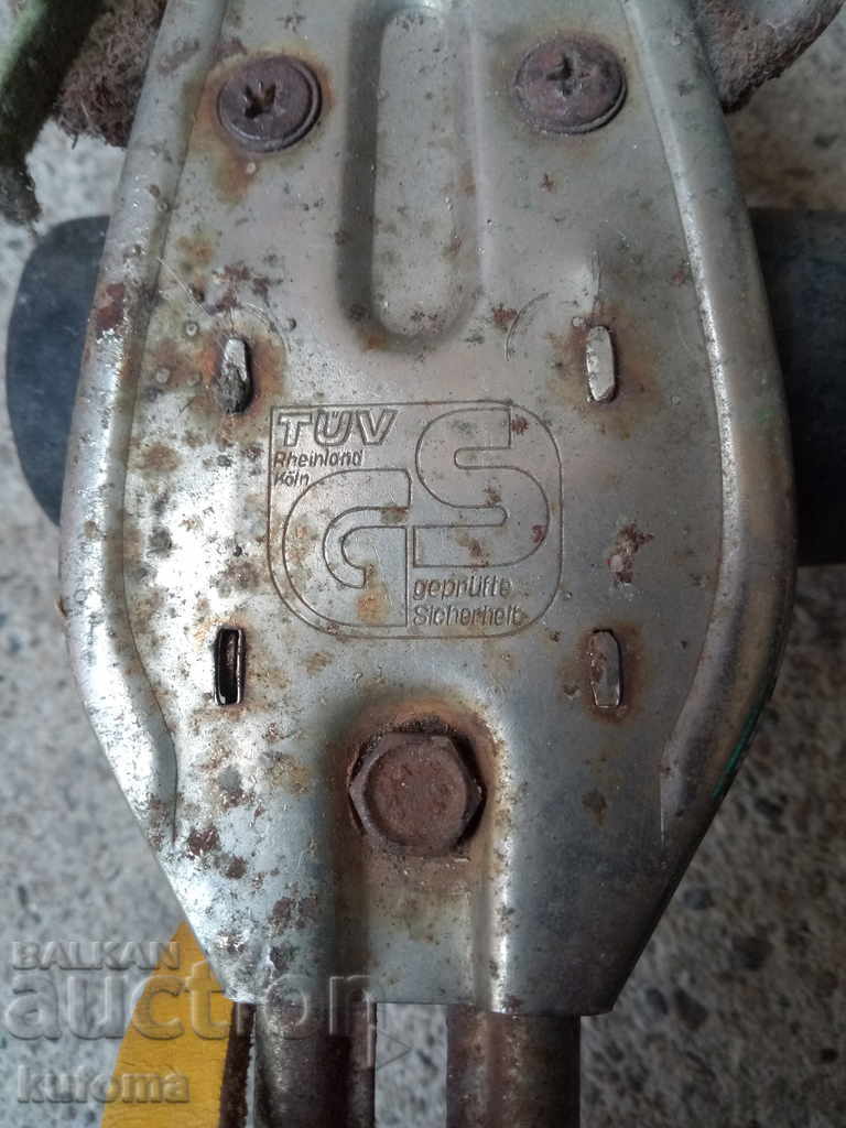 Auction Old roller skates Auction Old roller skates