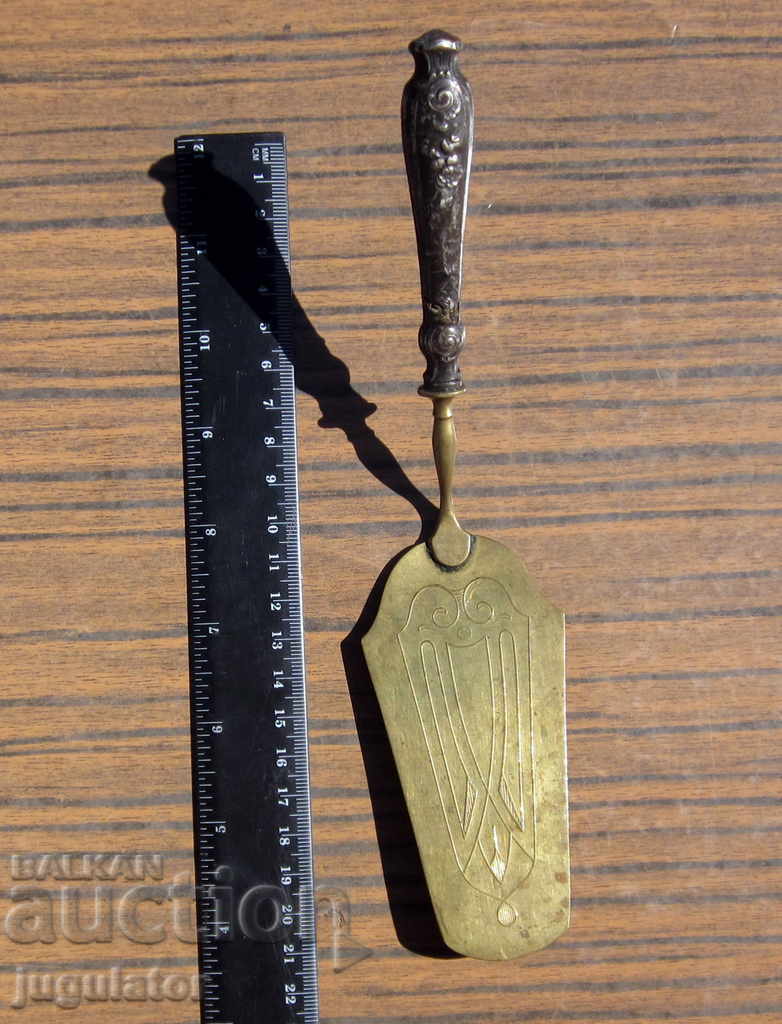 Auction antique serving spatula with silver handle marked Auction antique serving spatula with silver handle marked