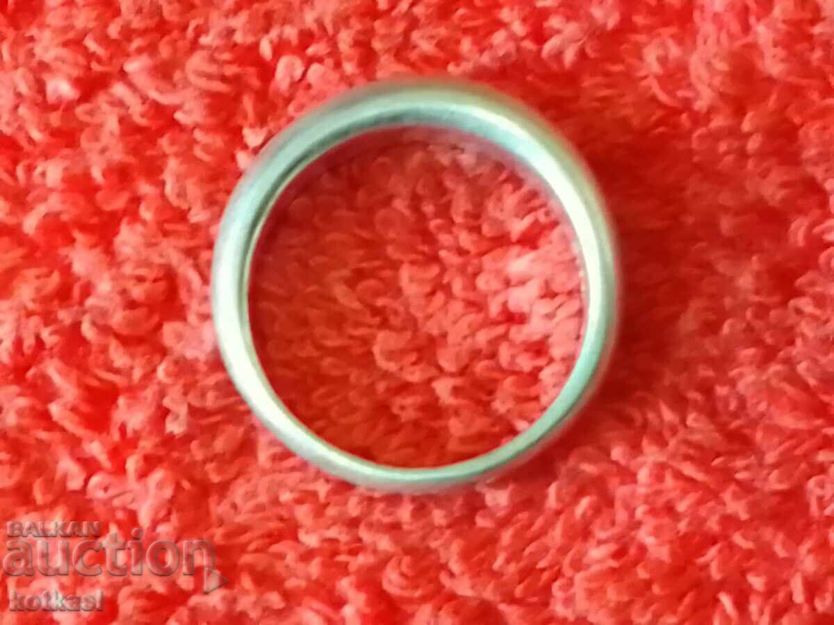 Παλαιό ασημένιο δαχτυλίδι με σήμανση Παλαιό ασημένιο δαχτυλίδι με σήμανση