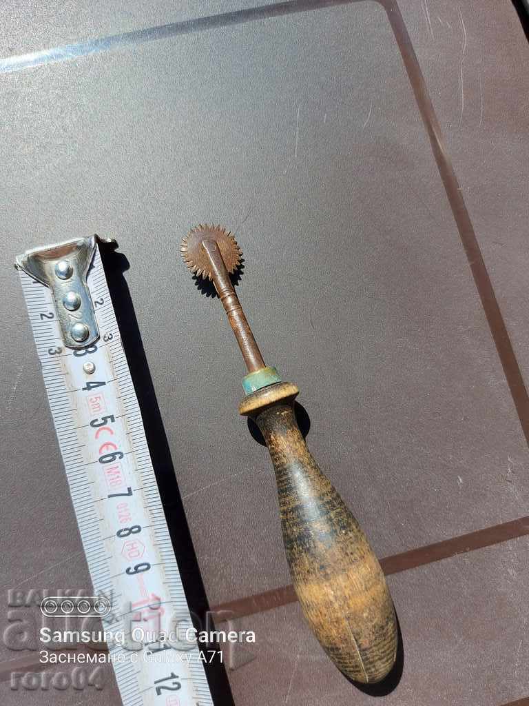 OLD LEATHER / SARASH TOOL with price 13.50 BGN | € 6.90 OLD LEATHER / SARASH TOOL with price 13.50 BGN | € 6.90