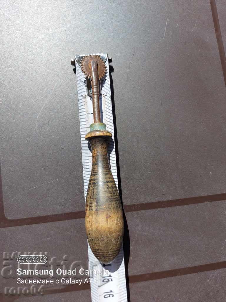 Auction OLD LEATHER / SARASH TOOL Auction OLD LEATHER / SARASH TOOL