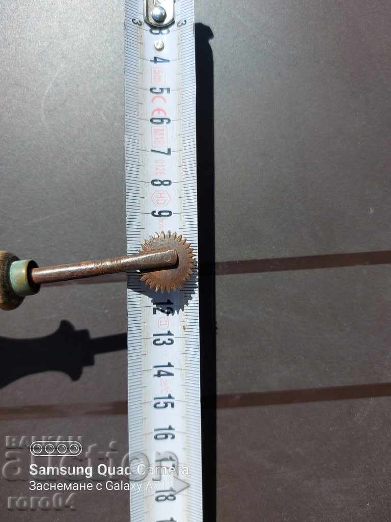 OLD LEATHER / SARASH TOOL - 5 OLD LEATHER / SARASH TOOL - 5