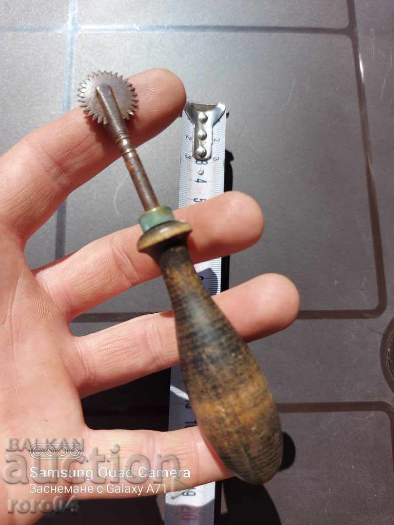 OLD LEATHER / SARASH TOOL - 6 OLD LEATHER / SARASH TOOL - 6