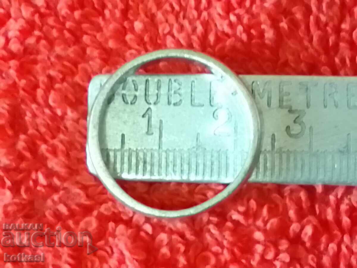 Παράδοση Παλιό ασημένιο δαχτυλίδι βέρα με σήμανση 925 Παράδοση Παλιό ασημένιο δαχτυλίδι βέρα με σήμανση 925