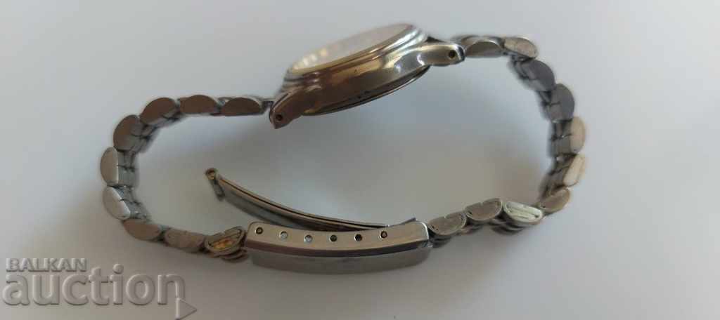 Auction OLD WOMEN'S WATCH Q&Q WITHOUT BATTERY Auction OLD WOMEN'S WATCH Q&Q WITHOUT BATTERY