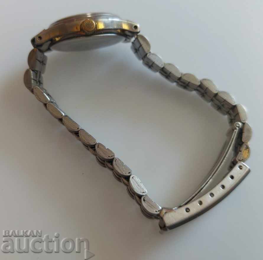 Delivery of OLD WOMEN'S WATCH Q&Q WITHOUT BATTERY Delivery of OLD WOMEN'S WATCH Q&Q WITHOUT BATTERY