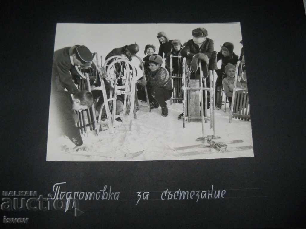 Auction Huge, luxurious social album with photos of social youth Auction Huge, luxurious social album with photos of social youth