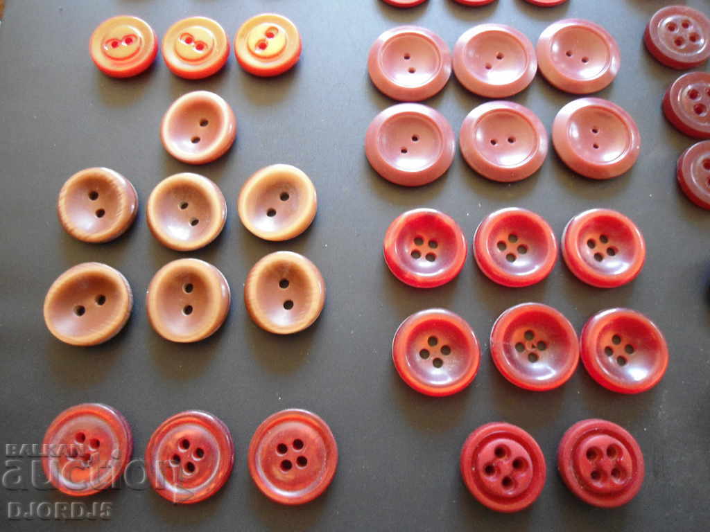 Delivery of Lot of old buttons Delivery of Lot of old buttons
