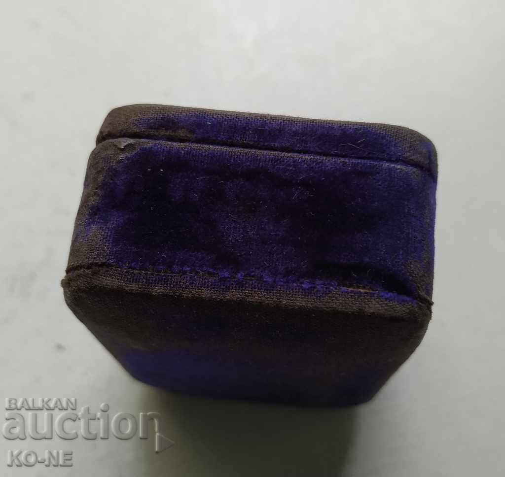 Livrarea Caseta pentru bijuterii