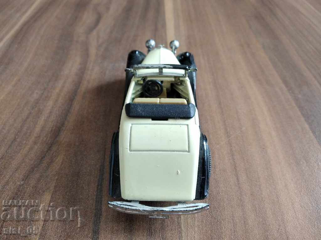 Delivery of Old metal cart, car model 1931 Delivery of Old metal cart, car model 1931