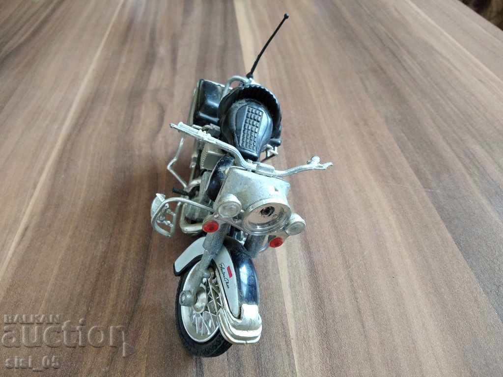 Old metal, plastic HARLEY DAVIDSON motor with price 60.00 BGN | € 30.68 Old metal, plastic HARLEY DAVIDSON motor with price 60.00 BGN | € 30.68