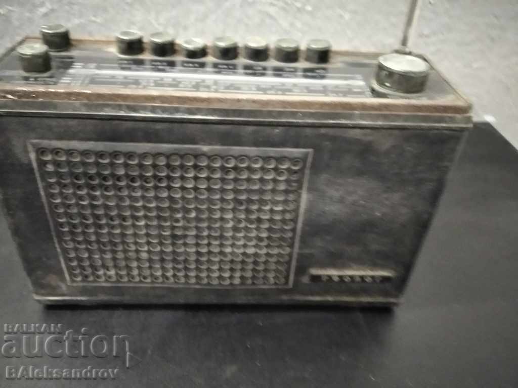 Delivery of Old rare collector's radio Delivery of Old rare collector's radio