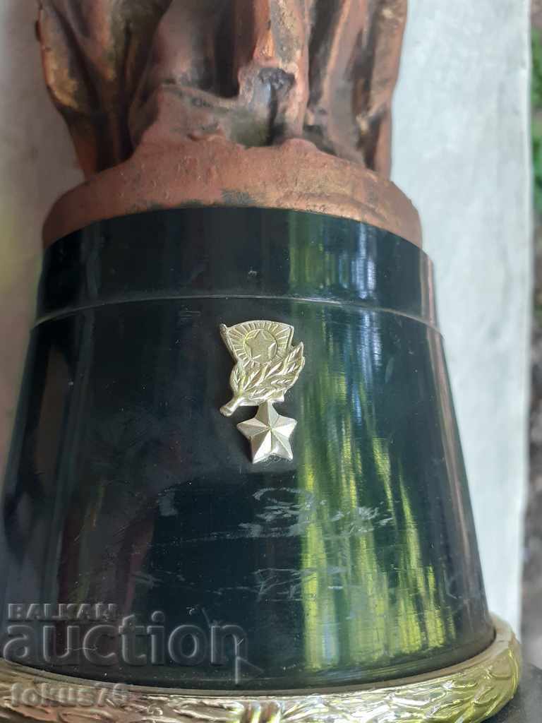 Delivery of Old Russian - Soviet statuette Lenin and others Delivery of Old Russian - Soviet statuette Lenin and others