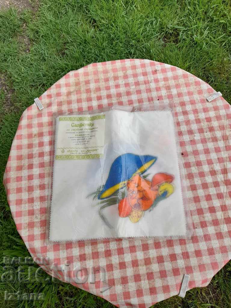 Δημοπρασία Παλιά χαρτοπετσέτες για κρύο σερβίρισμα Δημοπρασία Παλιά χαρτοπετσέτες για κρύο σερβίρισμα